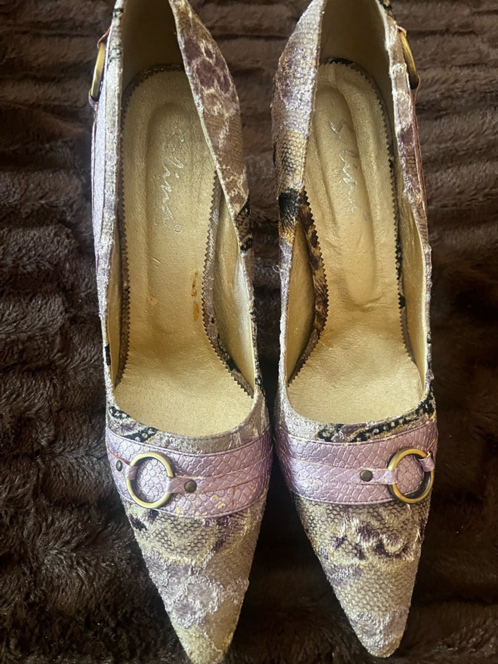Pointed Toe Snake-Print Pumps in Lavender - Picture 2 of 3